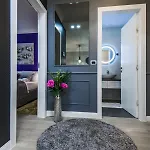 Divine Luxury Purple דירה זאדאר