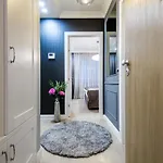 Divine Luxury Purple דירה זאדאר